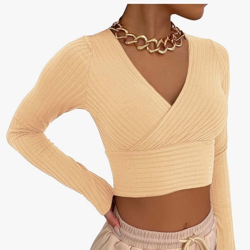 NWOT Artfish cropped surplice top. Size L